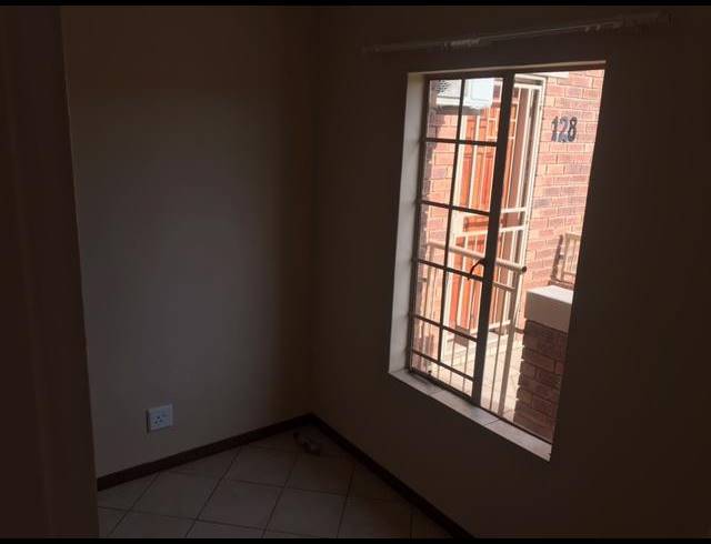 2 BEDROOM APARTMENT FOR SALE IN MOOIKLOOF RIDGE ESTATE